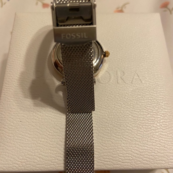 Women’s Silver Fossil Watch - Picture 3 of 5